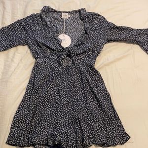 BLUE AND WHITE FLORAL PRINT ROMPER SIZE 6